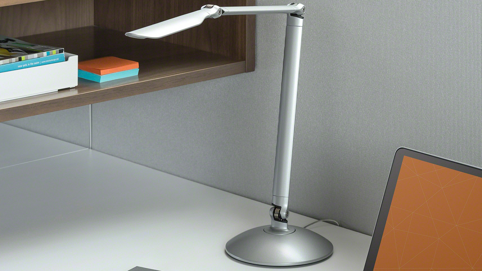 LED Linear Desktop